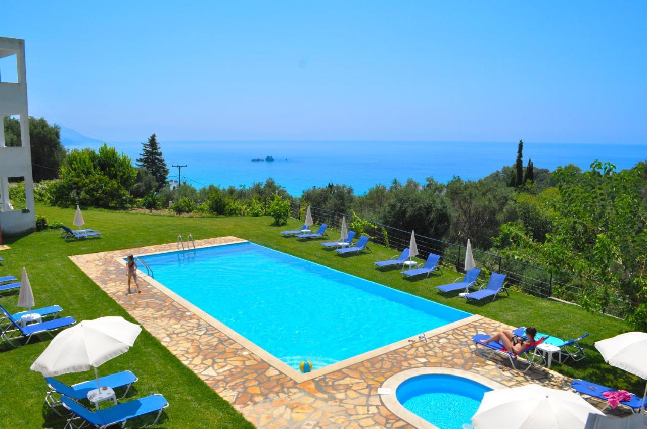 Large Apartment By The Pool - Pelekas Beach, Corfu Kültér fotó