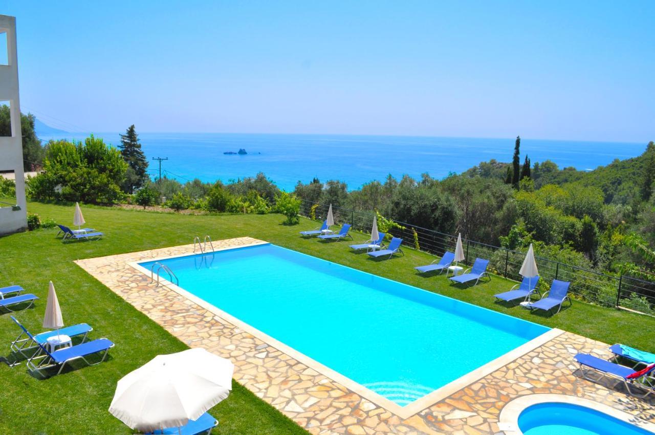 Large Apartment By The Pool - Pelekas Beach, Corfu Kültér fotó