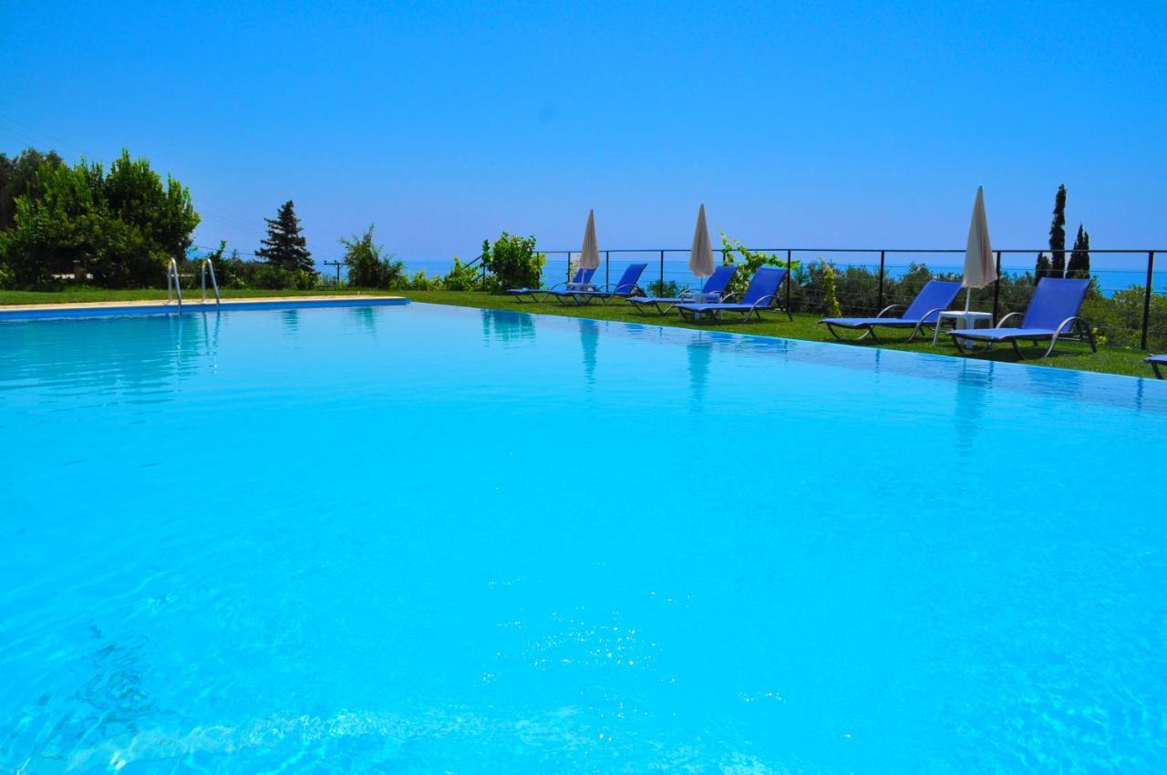 Large Apartment By The Pool - Pelekas Beach, Corfu Kültér fotó