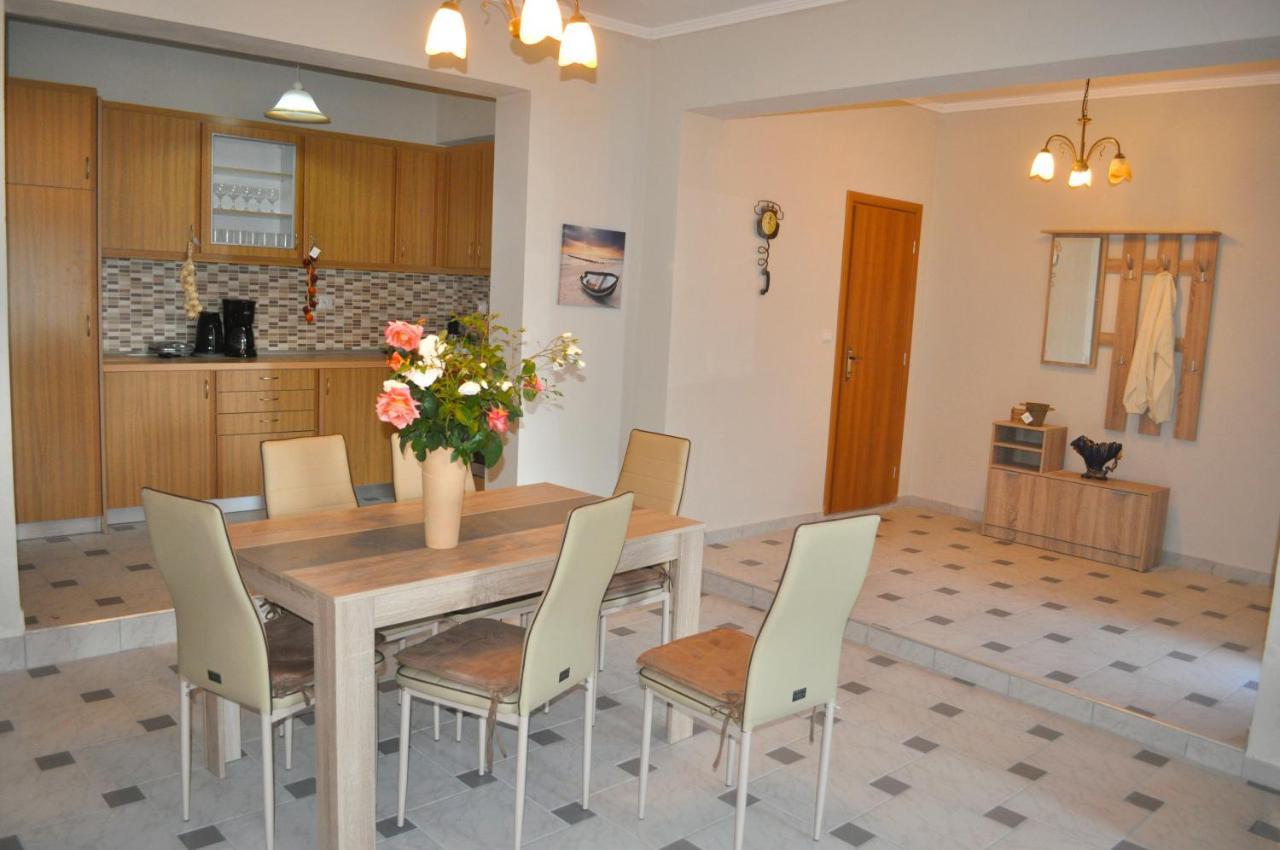 Large Apartment By The Pool - Pelekas Beach, Corfu Kültér fotó
