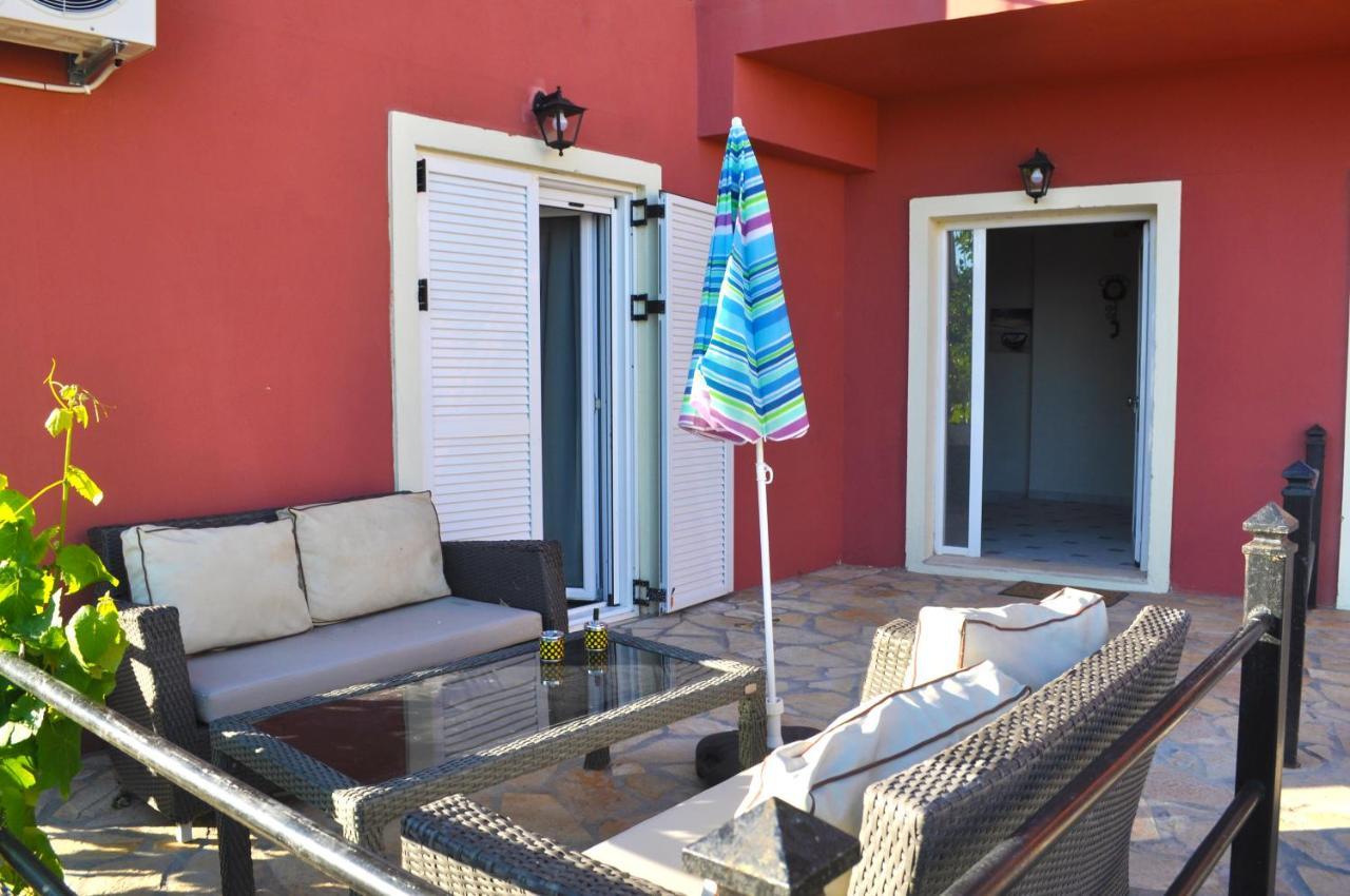 Large Apartment By The Pool - Pelekas Beach, Corfu Kültér fotó