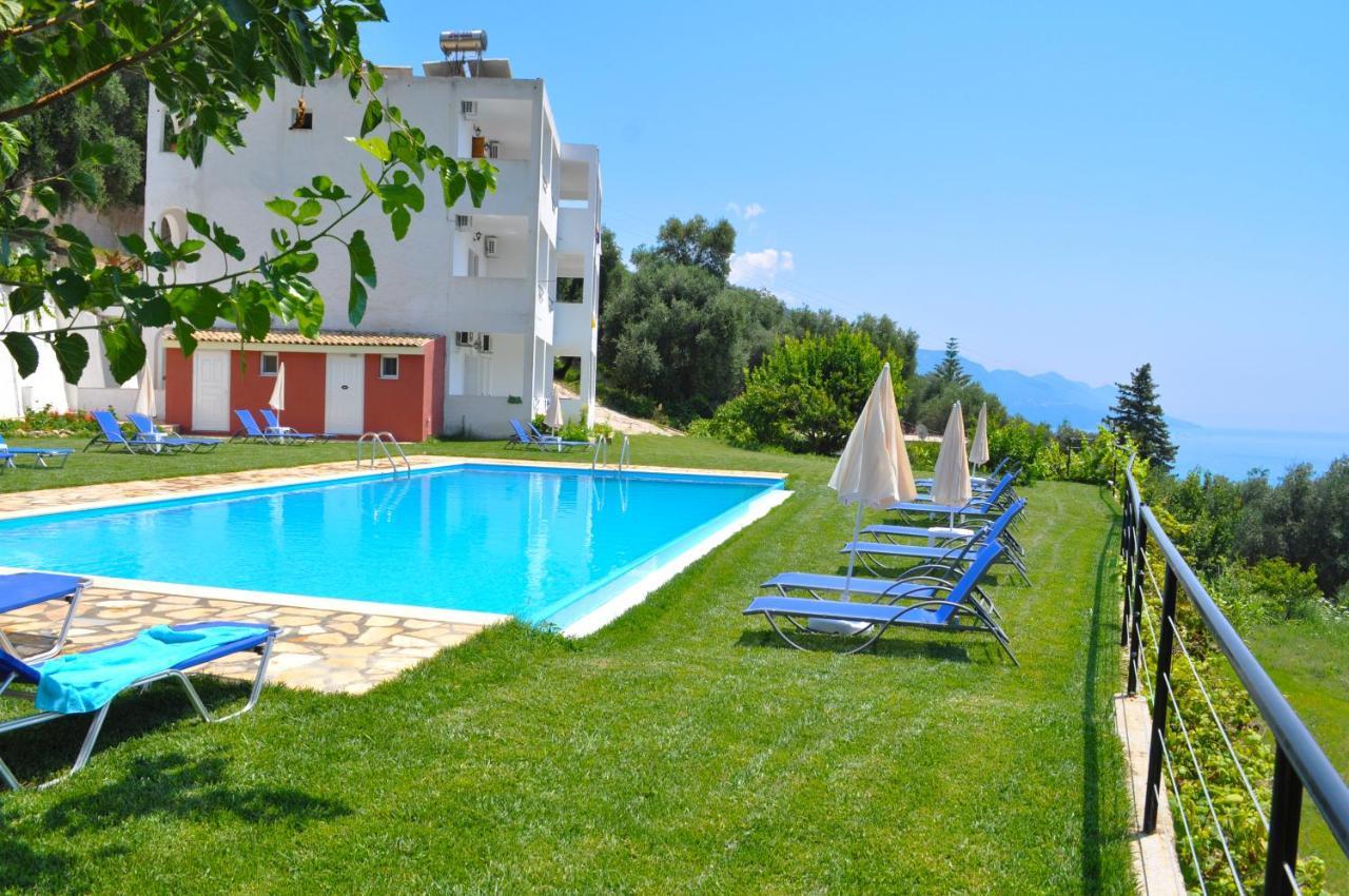 Large Apartment By The Pool - Pelekas Beach, Corfu Kültér fotó