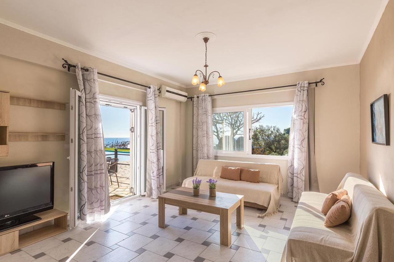 Large Apartment By The Pool - Pelekas Beach, Corfu Kültér fotó