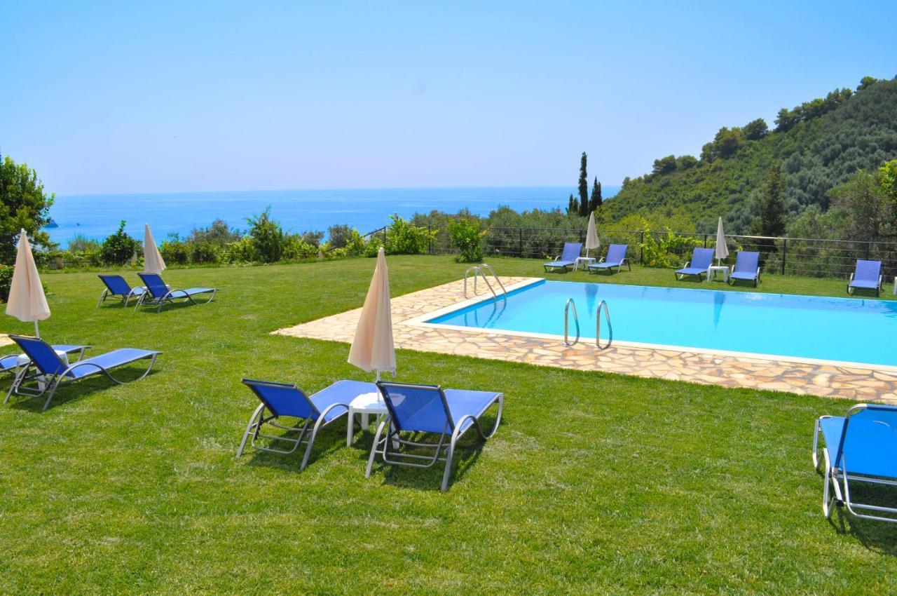 Large Apartment By The Pool - Pelekas Beach, Corfu Kültér fotó
