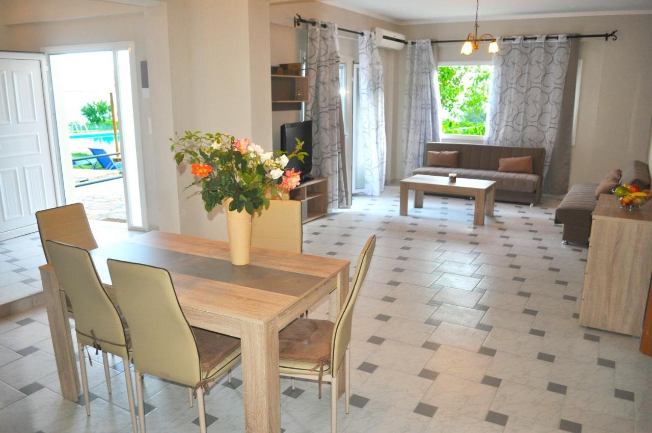 Large Apartment By The Pool - Pelekas Beach, Corfu Kültér fotó